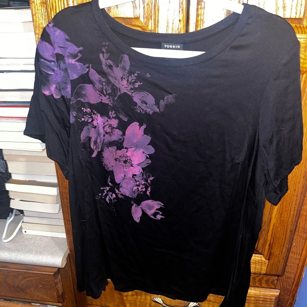 Torrid Black and Purple Short Sleeve T-Shirt